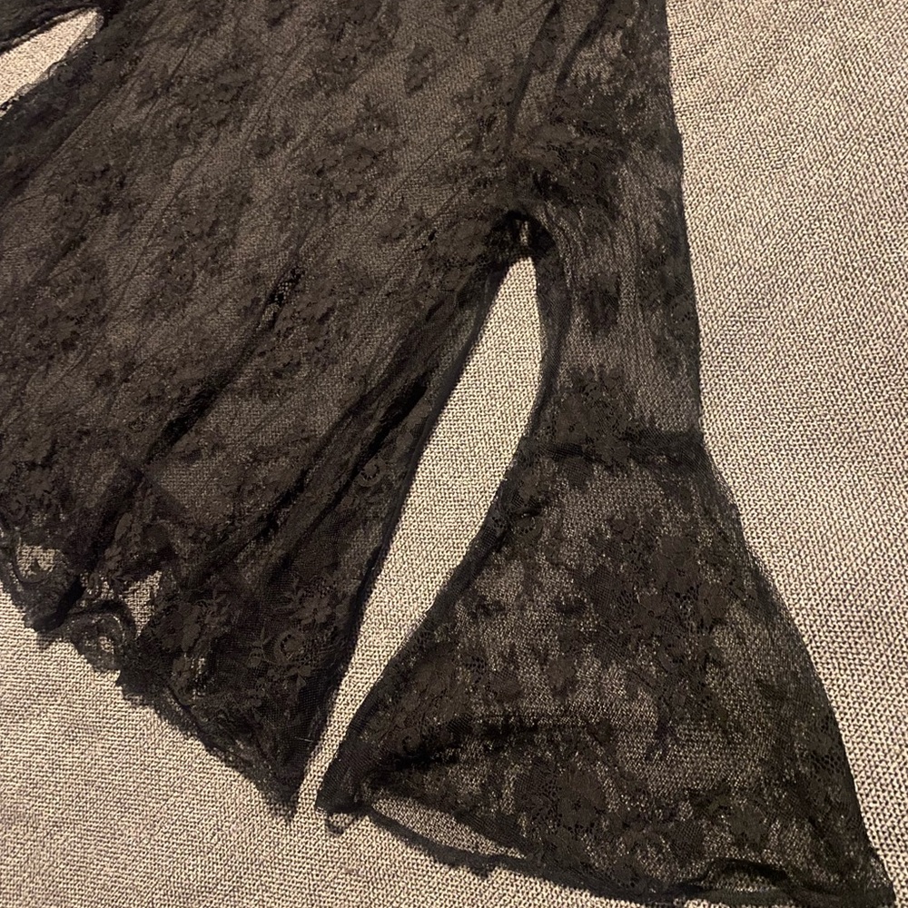(NWT) VICTORIAS SECRET Bell Sleeve Lace Blouse/Cover up